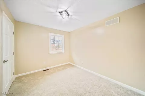 Bedroom - 7139 Center Rd, Ashtabula, OH 44004 photo 1 of 7