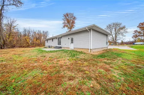 Exterior - 7139 Center Rd, Ashtabula, OH 44004 photo 3 of 5