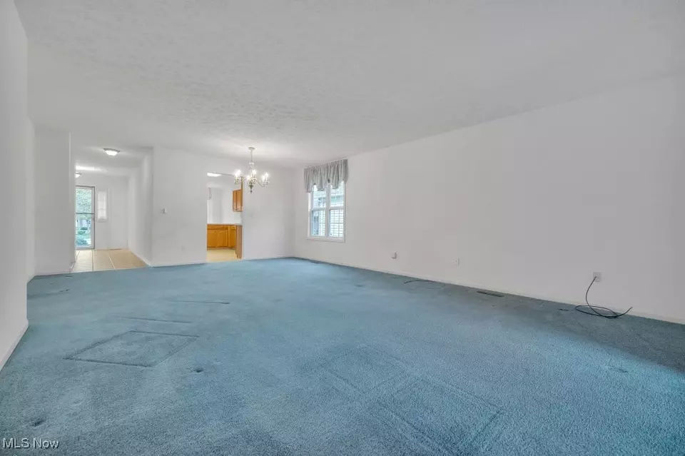 Living - 16822 Hinsdale Ct, Middleburg Heights, OH 44130 photo 2 of 5