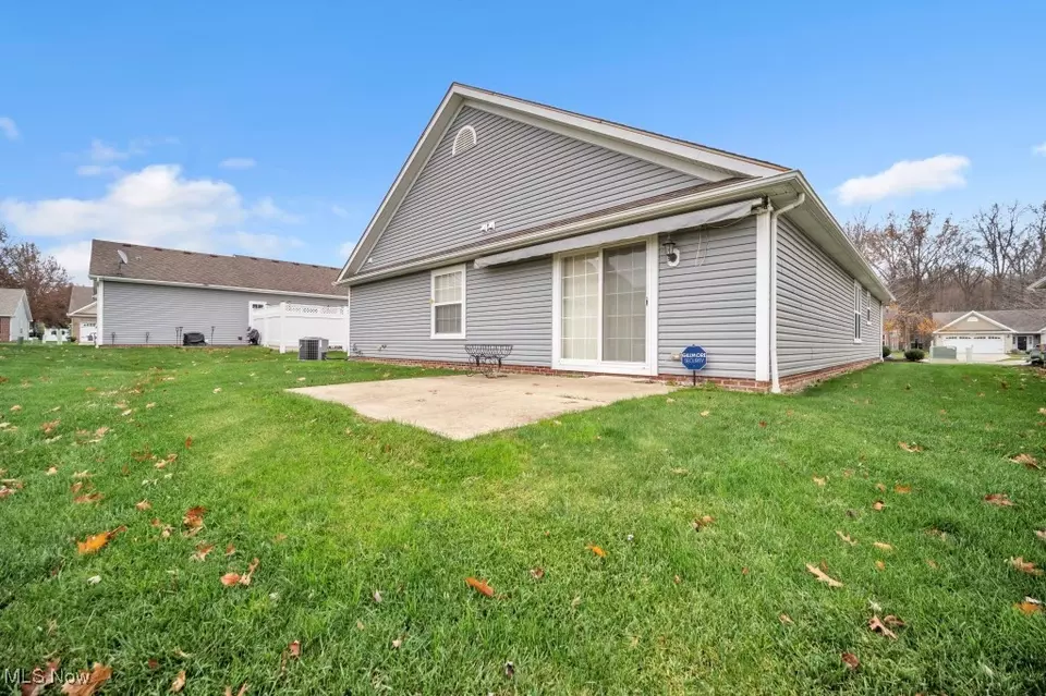 Exterior - 16822 Hinsdale Ct, Middleburg Heights, OH 44130 photo 4 of 6