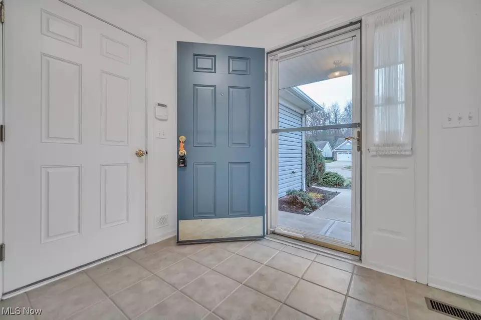 Entry Way - 16822 Hinsdale Ct, Middleburg Heights, OH 44130 photo 1 of 5