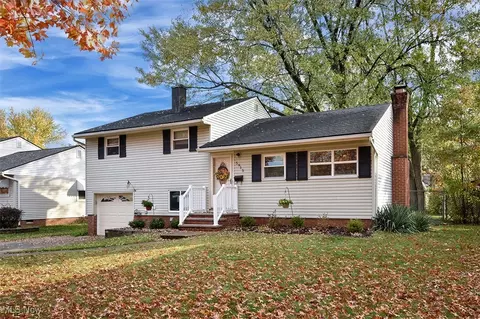 5915 Doxmere Dr, Parma Heights, OH 44130