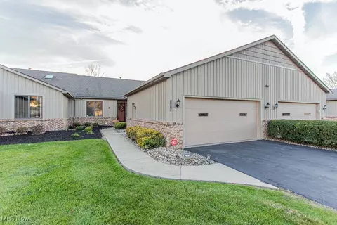 1479 Tripodi Cir, Niles, OH 44446