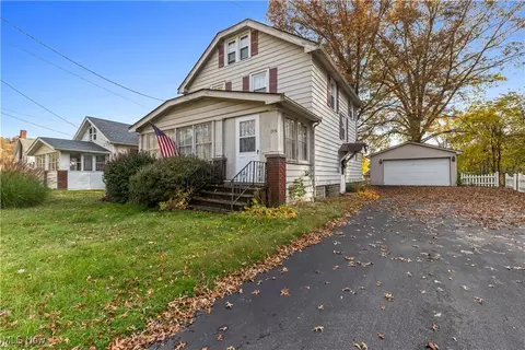 1378 Orchard Ct, Mineral Ridge, OH 44440