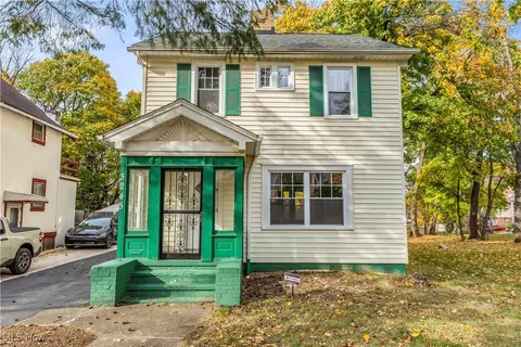 3245 Oak Rd, Cleveland Heights, OH 44118