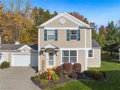 26720 Village Ln #20, Olmsted Falls, OH 44138