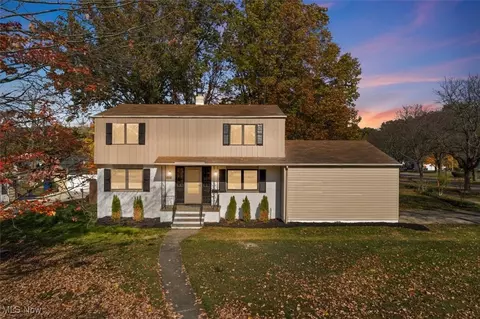 23788 Fairlawn Dr, North Olmsted, OH 44070