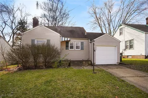 3206 9th St NW, Canton, OH 44708