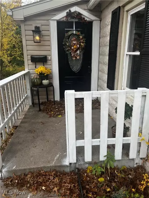 236 2nd St NE, Barberton, OH 44203
