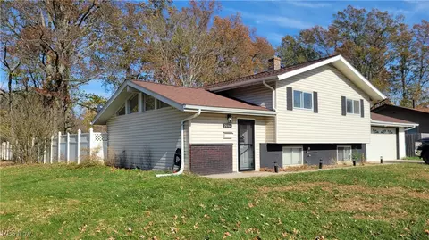 26964 Westwood Ln, Olmsted Twp, OH 44138