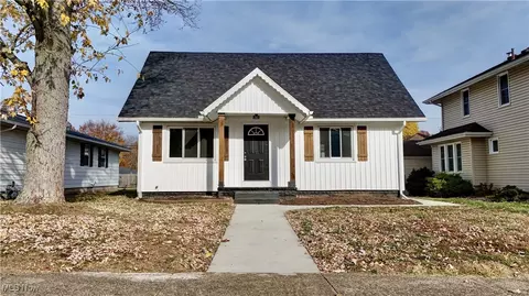 1405 N Walnut St, Dover, OH 44622