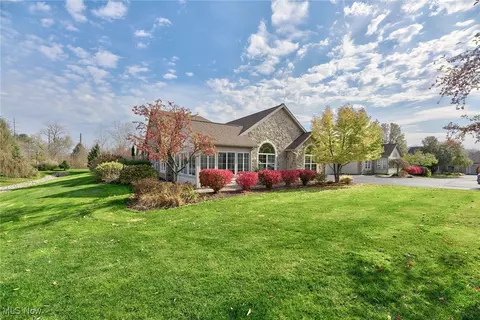 236 Sandover Dr, Aurora, OH 44202