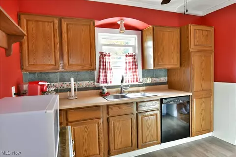 170 Wilson St, Struthers, OH 44471 photo 9