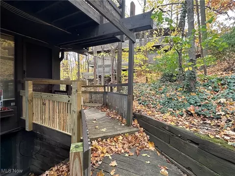 1722 B Treetop Trl #8, Akron, OH 44313