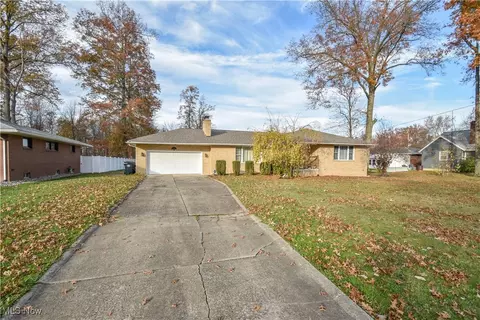 2608 Beal St NW, Warren, OH 44485