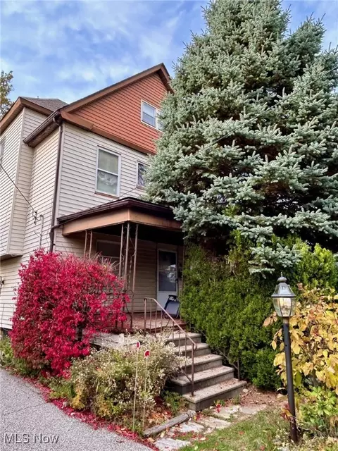 1672 Robinwood Ave, Lakewood, OH 44107