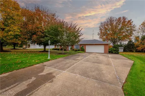 1916 Amarillo Rd NW, North Canton, OH 44720