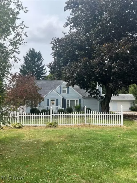 1342 Greensburg Rd, Uniontown, OH 44685