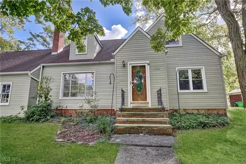 1700 Sagamore Dr, Euclid, OH 44117