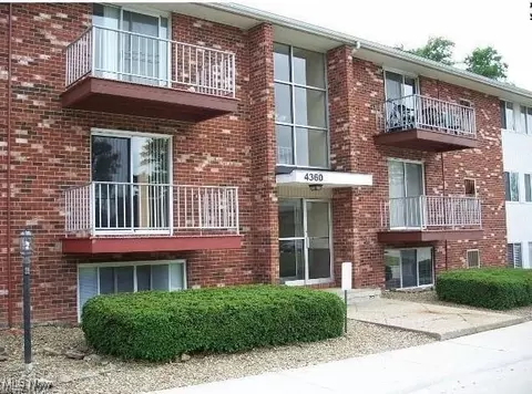 4360 Inner Circle Dr, Brunswick, OH 44212