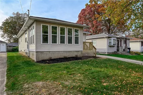 484 Lansing Rd, Akron, OH 44312