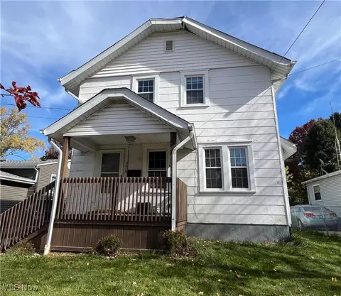 2459 Willis St, Cuyahoga Falls, OH 44221