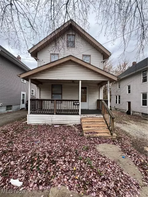 2287 7th St SW, Akron, OH 44314