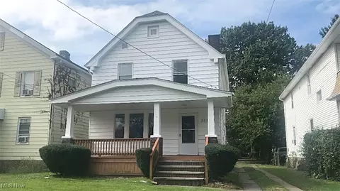 3554 Bosworth Rd, Cleveland, OH 44111