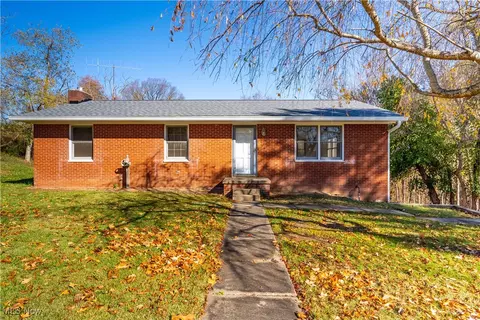 3316 New England Ridge Rd, Washington, WV 26181