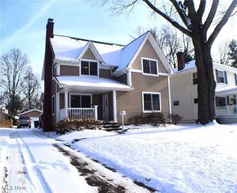61 Harcourt Dr, Akron, OH 44313