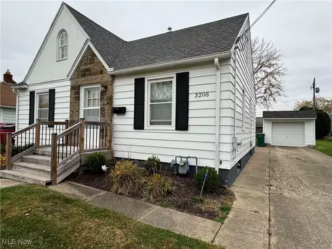 3208 Wilson Ave, Ashtabula, OH 44004 photo 2
