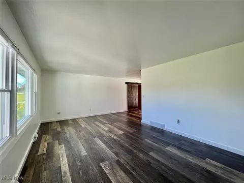 Living - 12380 Bean Rd, Chardon, OH 44024 photo 5 of 6