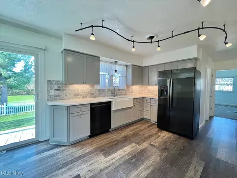Kitchen - 12380 Bean Rd, Chardon, OH 44024 photo 2 of 5