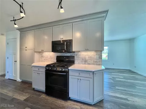 Kitchen - 12380 Bean Rd, Chardon, OH 44024 photo 3 of 5