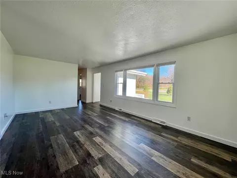 Living - 12380 Bean Rd, Chardon, OH 44024 photo 4 of 6
