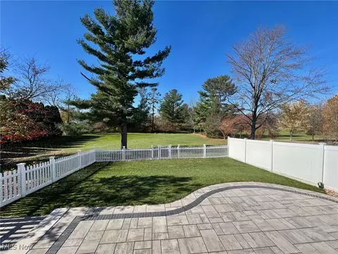 Exterior - 12380 Bean Rd, Chardon, OH 44024 photo 5 of 18