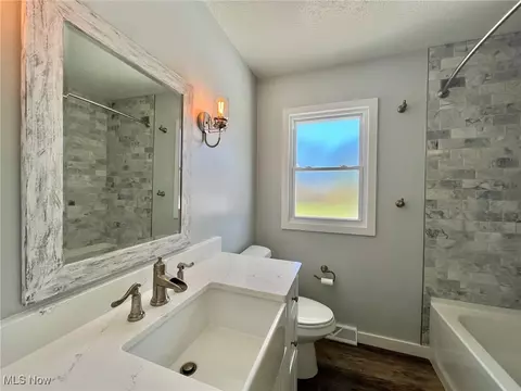 Bath - 12380 Bean Rd, Chardon, OH 44024 photo 2 of 3