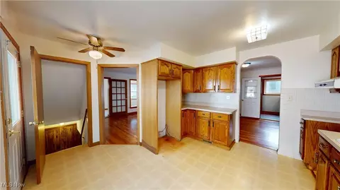 1726 E 291st St, Wickliffe, OH 44092 photo 4