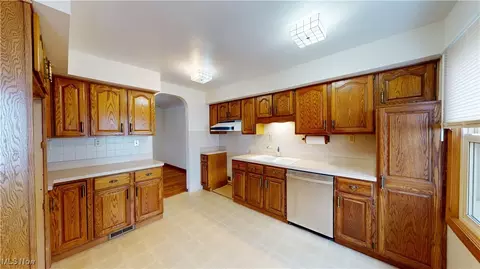 1726 E 291st St, Wickliffe, OH 44092 photo 2