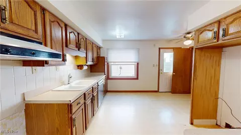 1726 E 291st St, Wickliffe, OH 44092 photo 3