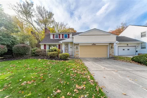 2540 Newbury Dr, Cleveland Heights, OH 44118