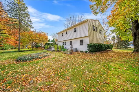 Exterior - 2809 Hedrick Ln, Ashtabula, OH 44004 photo 5 of 10
