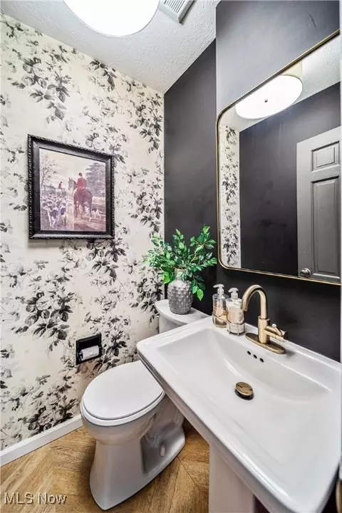 Bath - 2809 Hedrick Ln, Ashtabula, OH 44004 photo 1 of 6