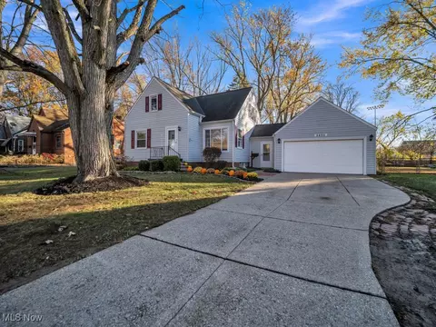5495 Burns Rd, North Olmsted, OH 44070