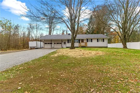 1159 Greenville Rd, Bristolville, OH 44402
