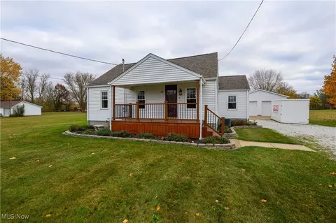 2572 Sunlight Ave NE, East Canton, OH 44730