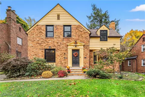 2710 Edgehill Rd, Cleveland Heights, OH 44106