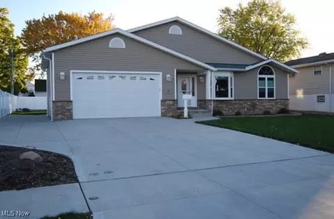 16005 Southway Dr, Brook Park, OH 44142
