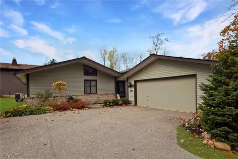 7020 Windward Hls, Brecksville, OH 44141