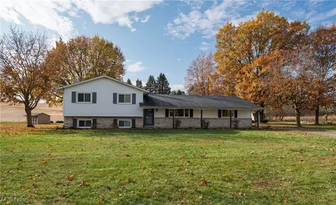 2450 Yorktown St NW, Uniontown, OH 44685